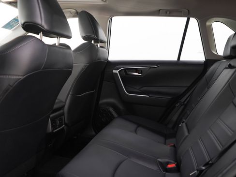 Used 2020 Toyota RAV4 XLE Premium AWD/4WD image 20