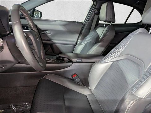 Used 2021 Lexus UX 200 image 17