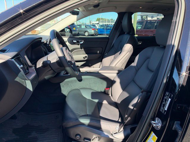 Used 2023 Volvo XC60 B5 Plus AWD/4WD image 13