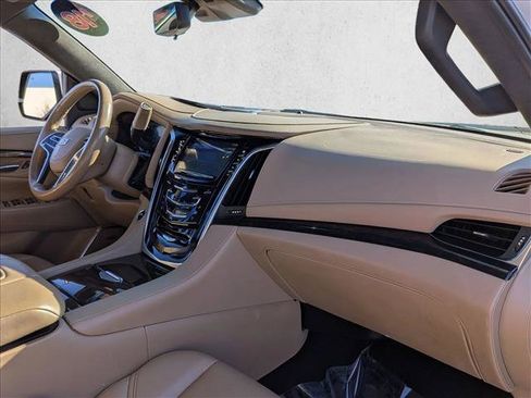 Used 2018 Cadillac Escalade Platinum image 22