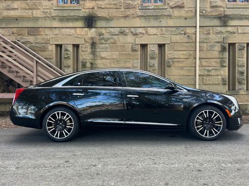 Used 2017 Cadillac XTS Luxury image 3