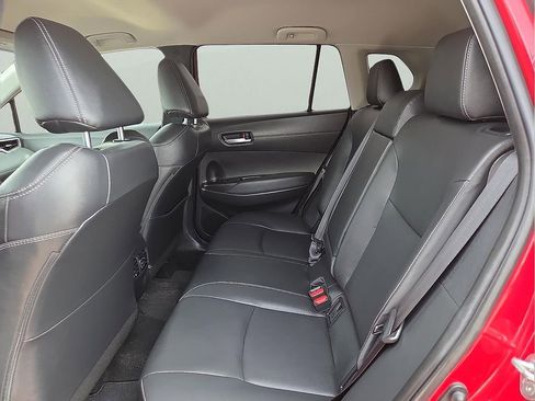 Used 2022 Toyota Corolla Cross XLE image 11