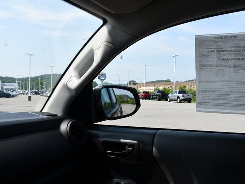 Used 2022 Toyota Tacoma SR image 16