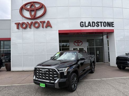 Used 2025 Toyota Tundra Platinum AWD/4WD image 1