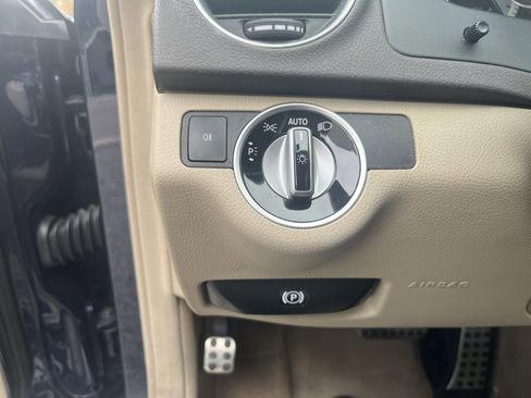 Used 2014 Mercedes-Benz C 300 4MATIC Sedan image 24