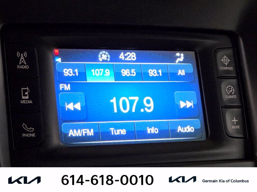 Used 2015 Chrysler 200 Limited FWD image 23