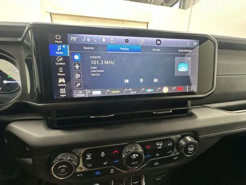 Used 2025 Jeep Wrangler Unlimited Rubicon 4xe w/ Convenience Group image 13