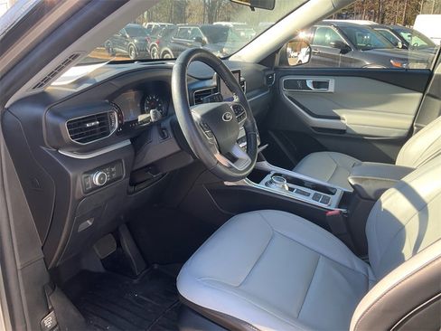 Used 2021 Ford Explorer XLT w/ Equipment Group 202A image 15