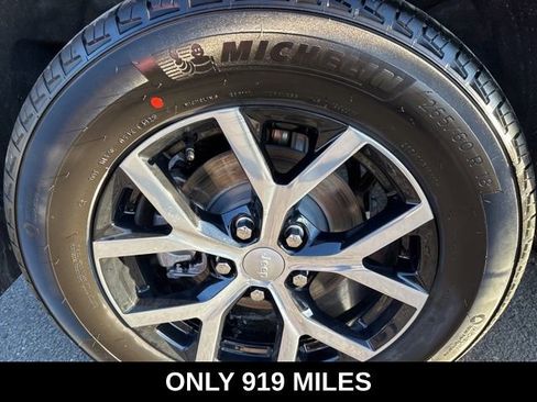 Used 2025 Jeep Grand Cherokee Limited w/ MOPAR Finishing Package image 9