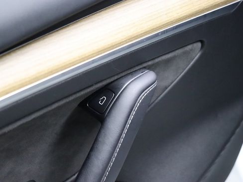 Used 2023 Tesla Model 3 Standard Range image 29