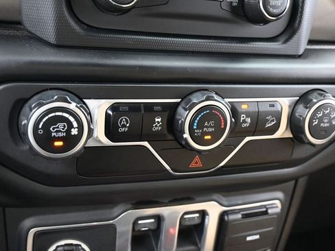 Used 2019 Jeep Wrangler Sport AWD/4WD image 22