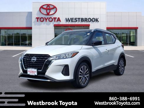 Used 2024 Nissan Kicks SV FWD image 1
