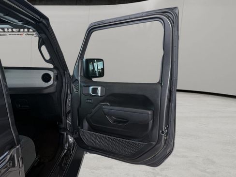 Used 2024 Jeep Wrangler Unlimited AWD/4WD image 17