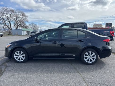 Used 2025 Toyota Corolla LE image 8