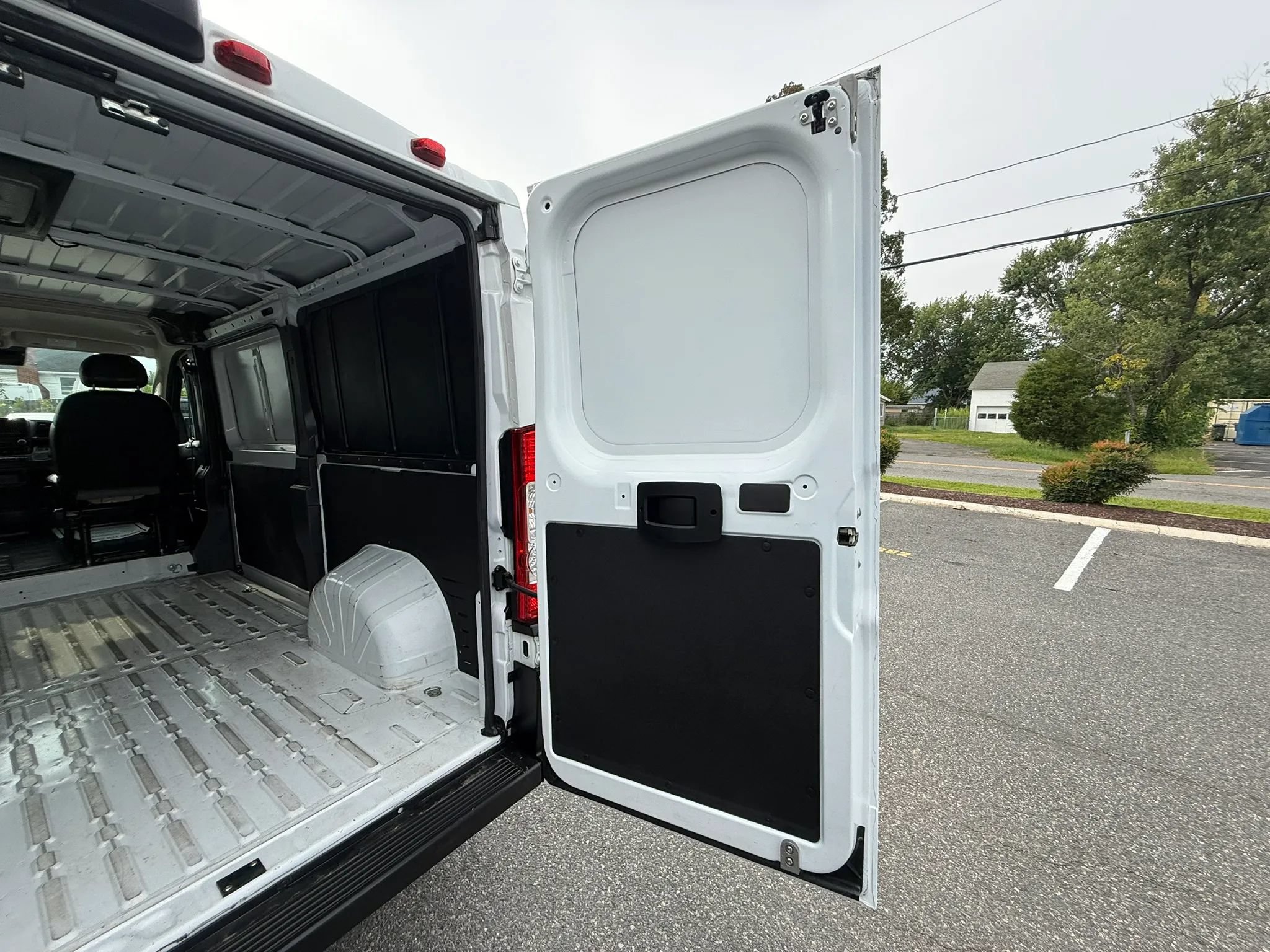 Used 2025 RAM ProMaster 2500 w/ Convenience Group FWD image 40