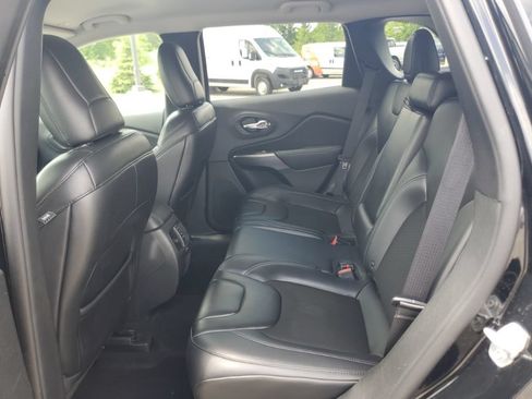 Used 2019 Jeep Cherokee Latitude Plus AWD/4WD image 28