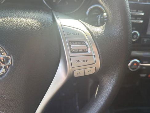Used 2016 Nissan Rogue SV FWD image 29