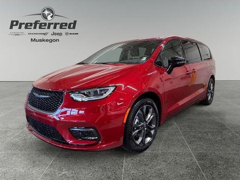 New 2026 Chrysler Pacifica Select image 9