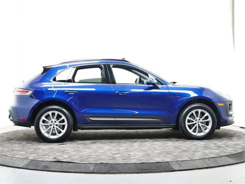 Used 2025 Porsche Macan image 8