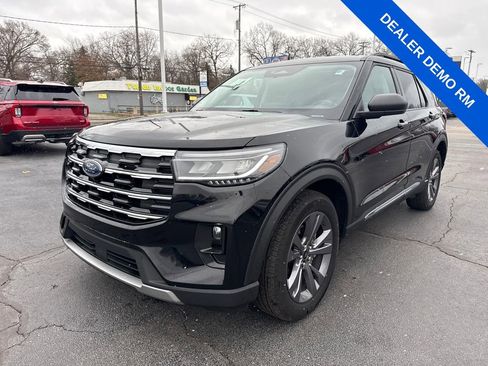 Used 2025 Ford Explorer Active w/ Active Comfort Package image 2