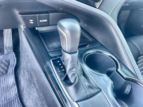 Used 2019 Toyota Camry SE FWD image 16
