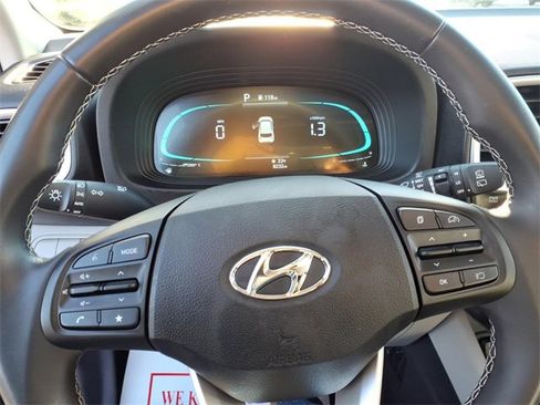 Used 2024 Hyundai Venue SEL image 23