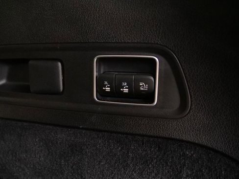 Used 2022 Mercedes-Benz GLS 450 4MATIC image 37