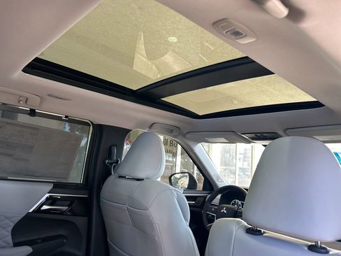 New 2025 Mitsubishi Outlander SEL image 31