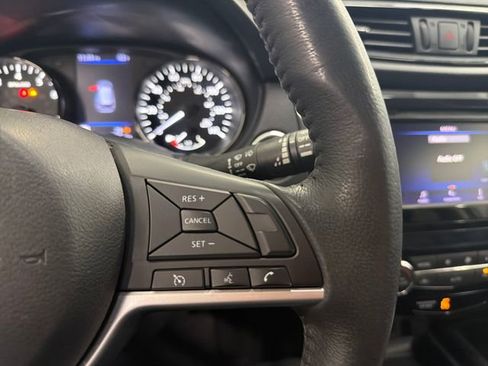 Used 2018 Nissan Rogue SV AWD/4WD image 38