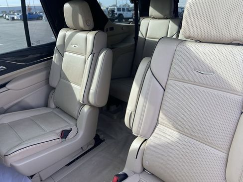 Used 2022 Cadillac Escalade Premium Luxury image 29