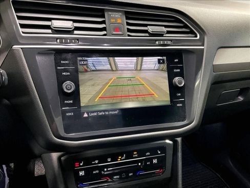 Used 2024 Volkswagen Tiguan SE image 34