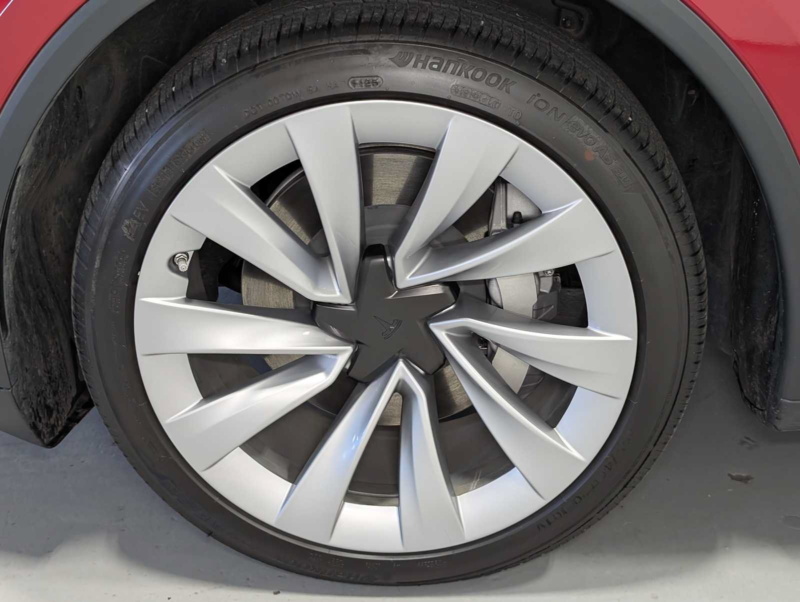 Used 2026 Tesla Model Y AWD image 3