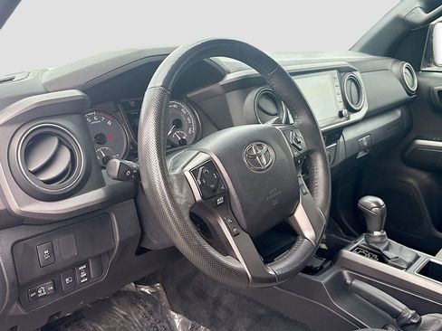 Used 2023 Toyota Tacoma TRD Sport w/ Black Out Package (TMS) AWD/4WD image 9
