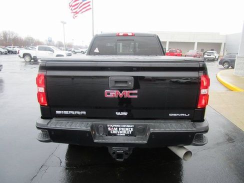 Used 2018 GMC Sierra 2500 Denali image 4