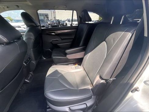 Used 2021 Toyota Highlander Limited FWD image 26