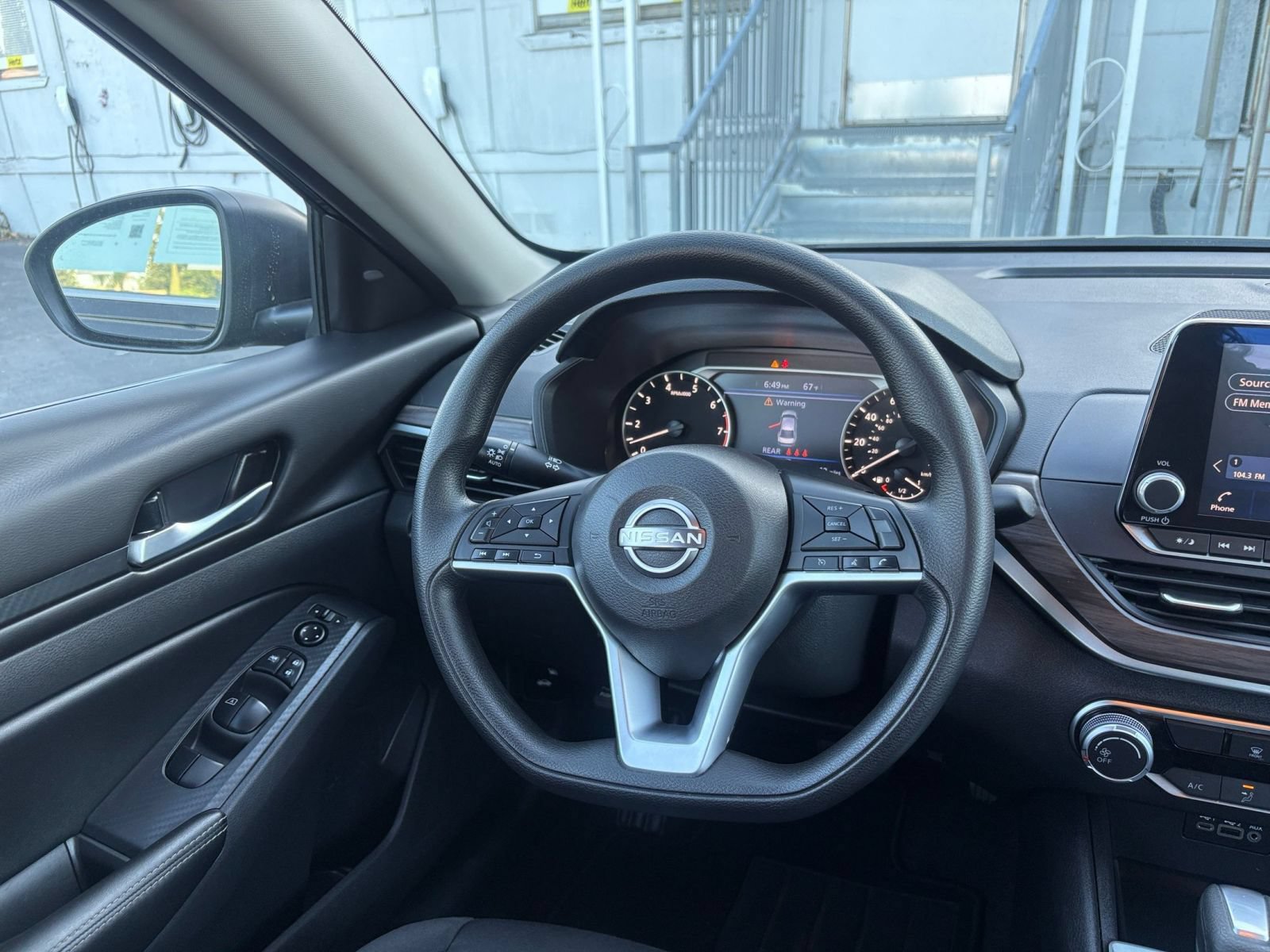 Used 2025 Nissan Altima 2.5 SV FWD image 33