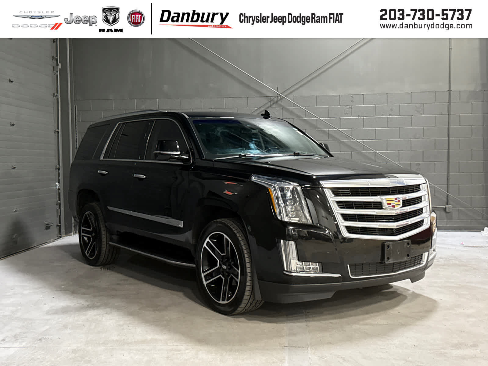 Used 2019 Cadillac Escalade Luxury AWD/4WD image 1