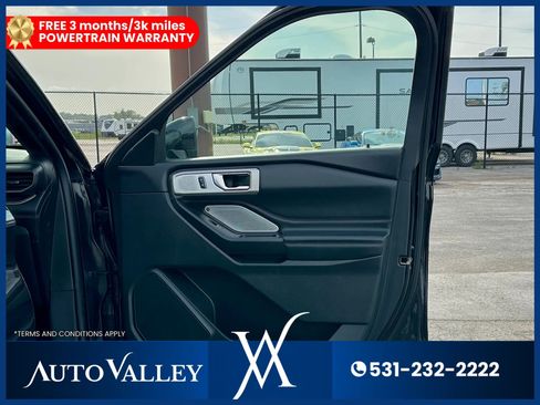 Used 2020 Ford Explorer Platinum w/ Premium Technology Package AWD/4WD image 18