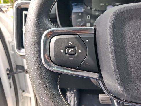 Used 2021 Volvo XC40 T4 R-Design w/ Protection Package Premier FWD image 18