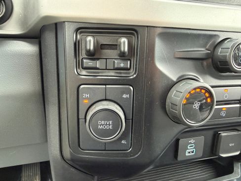 Certified 2025 Ford F250 XLT w/ Snow Plow Prep Package image 19