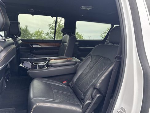 Used 2024 Jeep Grand Wagoneer L Series III AWD/4WD image 12