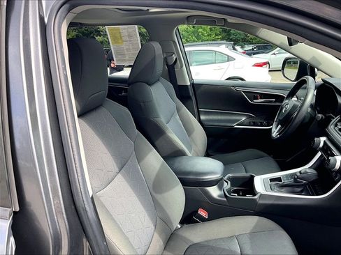 Used 2022 Toyota RAV4 XLE w/ Convenience Package AWD/4WD image 11