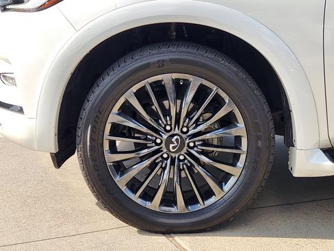 Used 2024 INFINITI QX80 Sensory AWD/4WD image 12