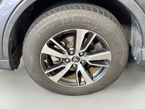 Used 2018 Toyota RAV4 XLE image 14