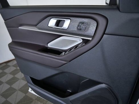Certified 2025 Ford Explorer Platinum AWD/4WD image 28