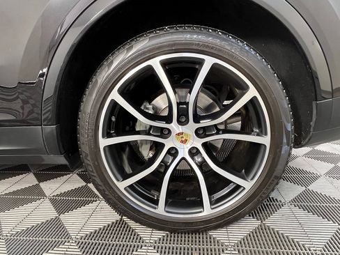 Used 2020 Porsche Cayenne S image 14