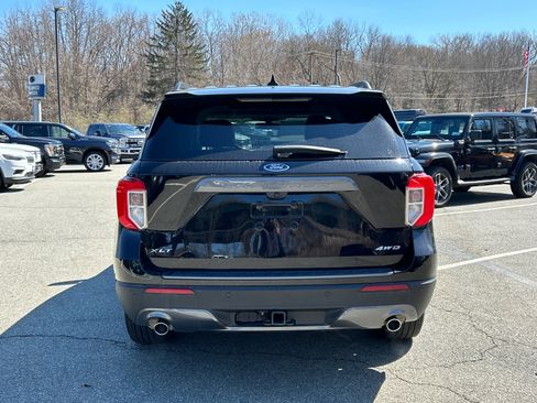 Certified 2023 Ford Explorer XLT w/ Equipment Group 202A AWD/4WD image 3