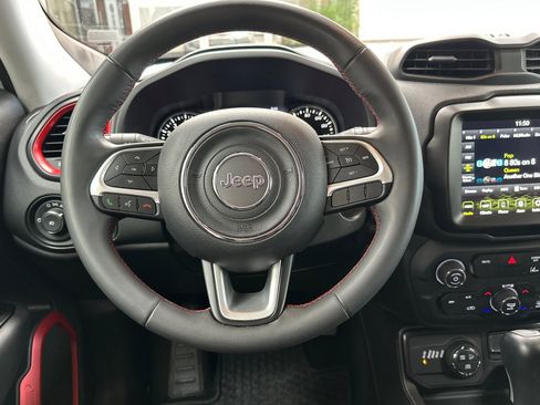 Used 2023 Jeep Renegade Trailhawk image 19