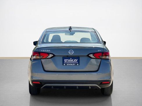 Used 2021 Nissan Versa SV FWD image 7