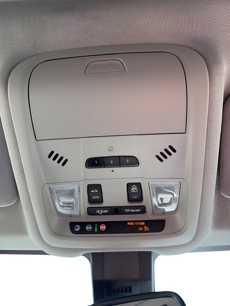Used 2020 Chevrolet Equinox Premier AWD/4WD image 25